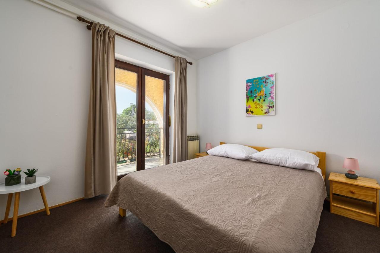 Apartments Josipa Пореч Екстер'єр фото